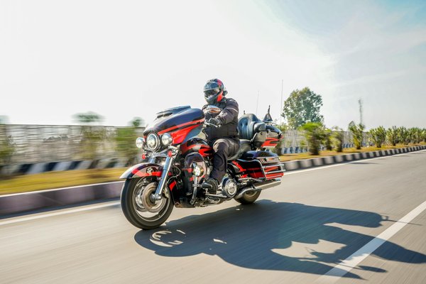 Maîtrisez le Code de la Route pour Réussir Votre Permis Moto : Guide Ultime de Révision